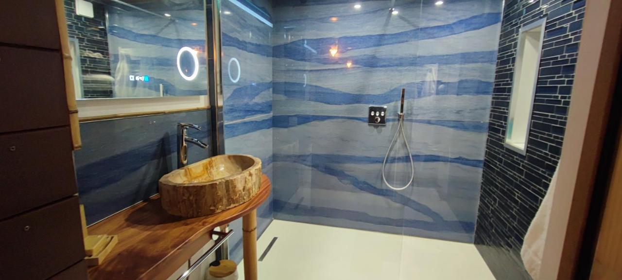 La Kaz Rhumantique Sauna And Spa Privatif La Rivière-Saint-Sauveur Екстериор снимка