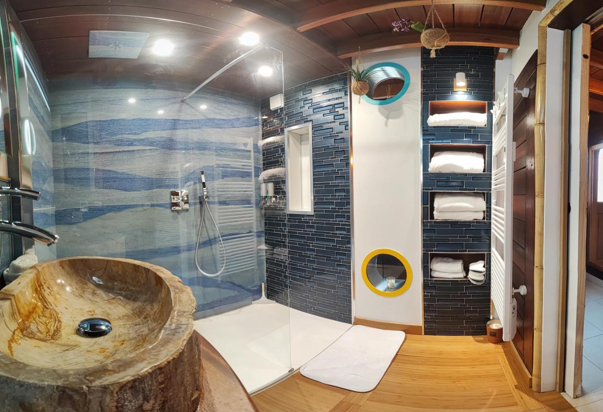 La Kaz Rhumantique Sauna And Spa Privatif La Rivière-Saint-Sauveur Екстериор снимка