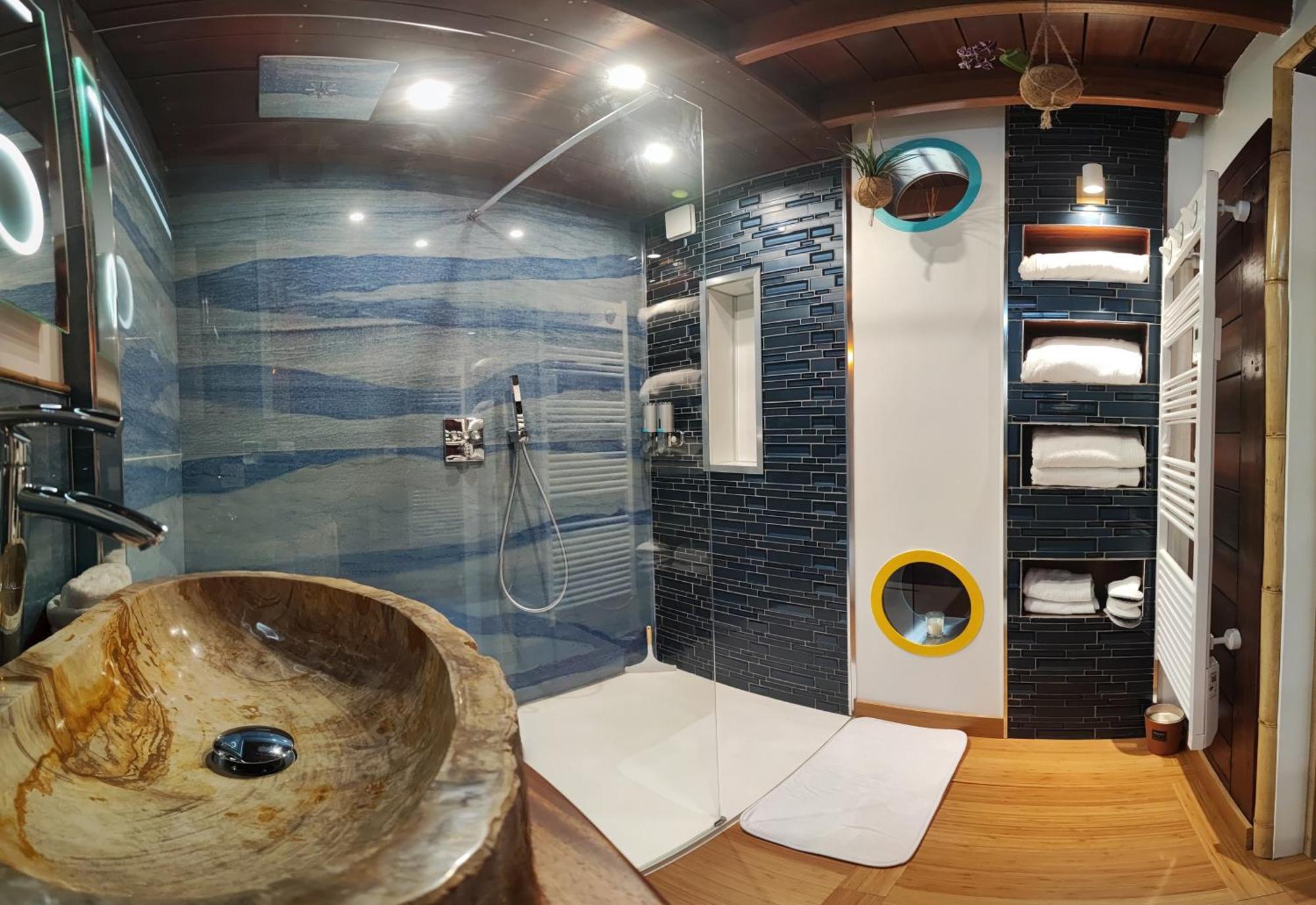 La Kaz Rhumantique Sauna And Spa Privatif La Rivière-Saint-Sauveur Екстериор снимка